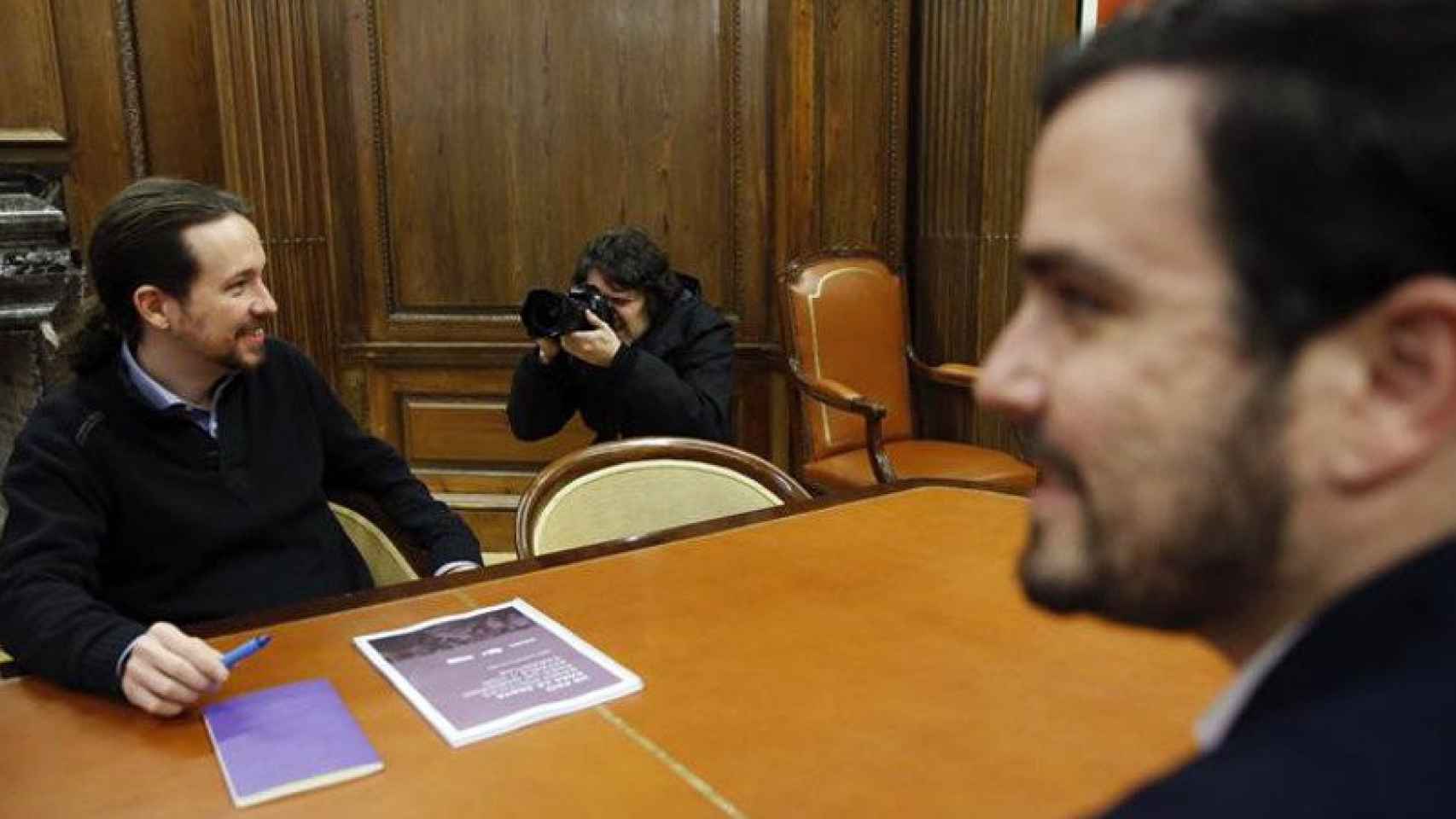 Pablo Iglesias, secretario general de Podemos, y Alberto Garzón, líder parlamentario de IU.