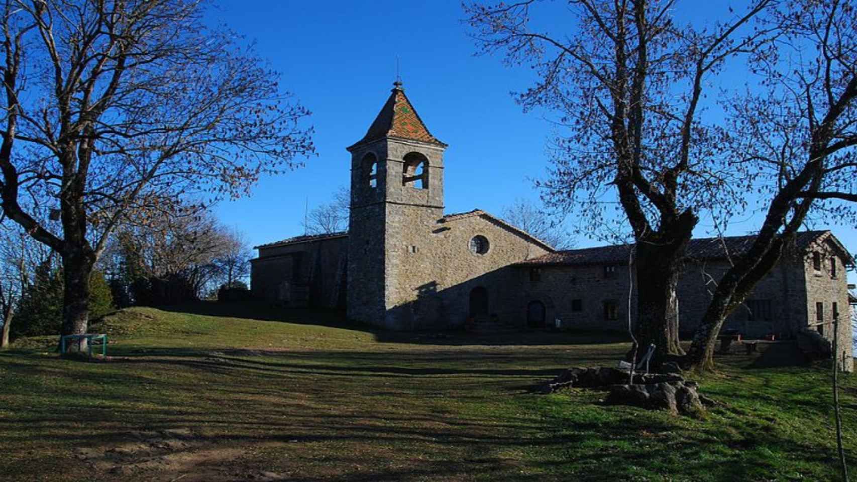 Santuari de Mare de Déu de Cabrera, lugar donde ha fallecido un hombre al caer por un canal de montaña / WIKIPEDIA