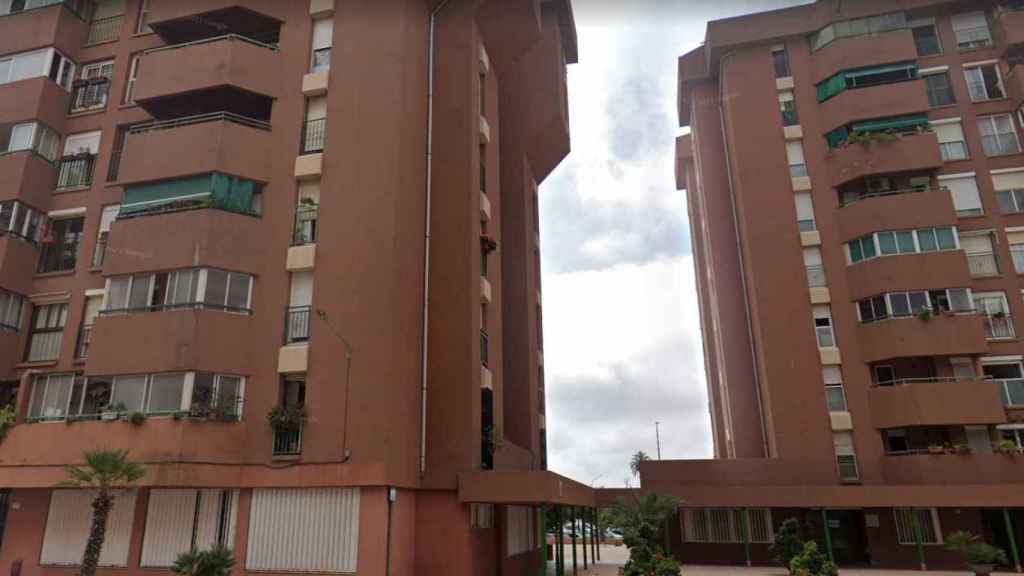 Los Mossos desalojan un local okupado y conflictivo en el barrio del Pla d'en Boet de Mataró / STREET VIEWS