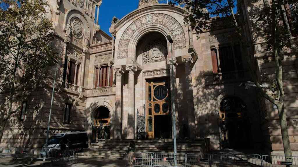 Fachada de la Audiencia de Barcelona, que acogerá el juicio contra el hombre acusado de matar a una menor en Vilanova / EP