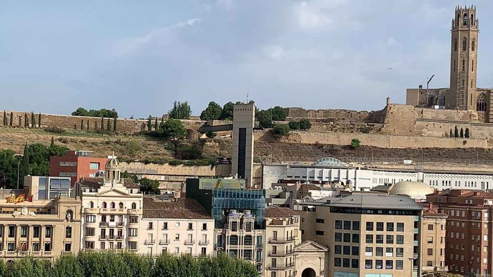 Panorámica de Lleida, ciudad en la que los detenidos perpetraron los robos / EP