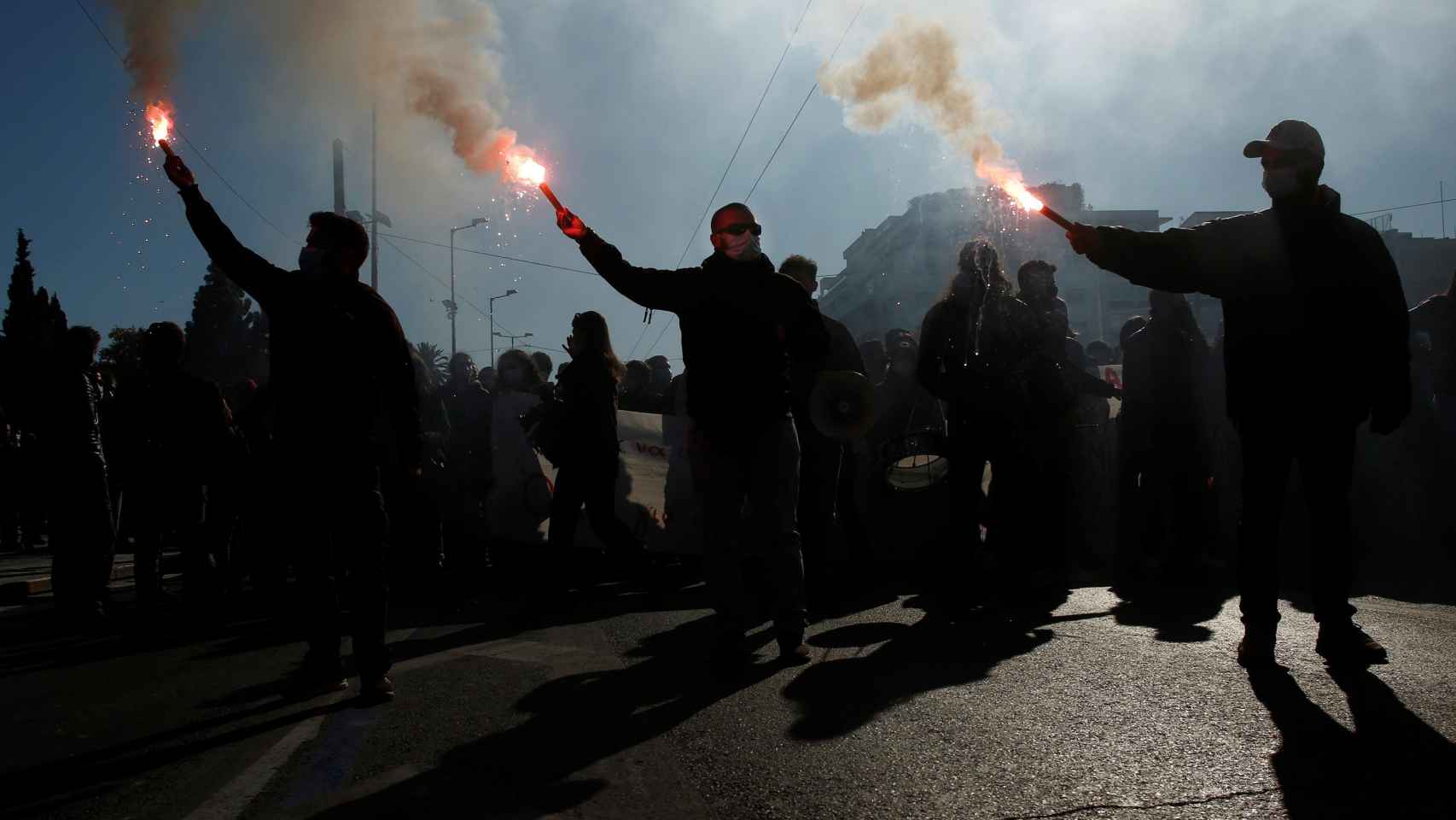 Estudiantes universitarios protestan en Grecia contra la nueva ley educativa, una de las imágenes del día / YANNIS KOLESIDIS-EFE-EPA