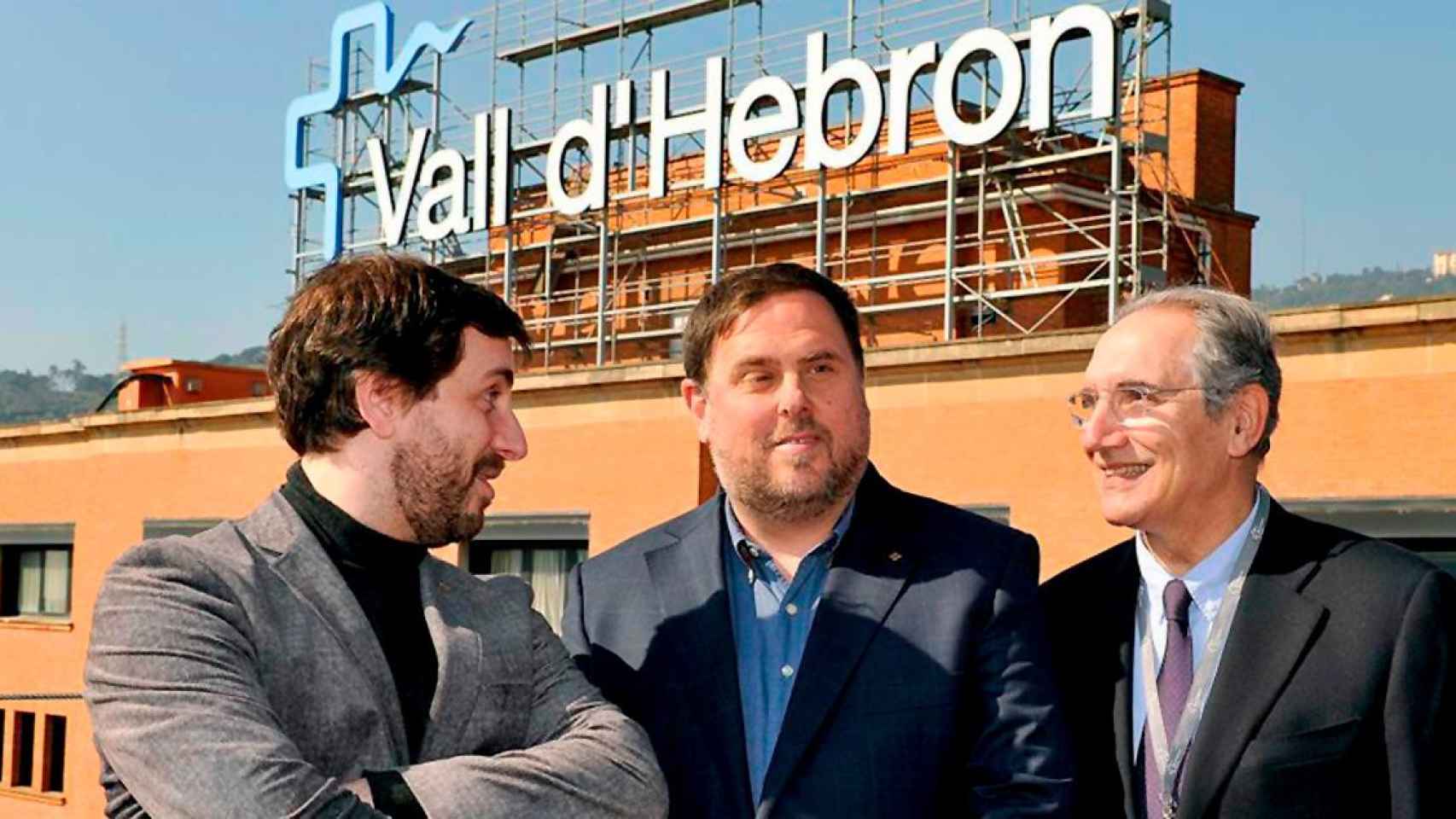 Vicente Martínez (d), exgerente de Vall d'Hebron, con los exconsejeros de Salud Toni Comín (i) y Oriol Junqueras (c), hoy fugados y en prisión, respectivamente / EFE