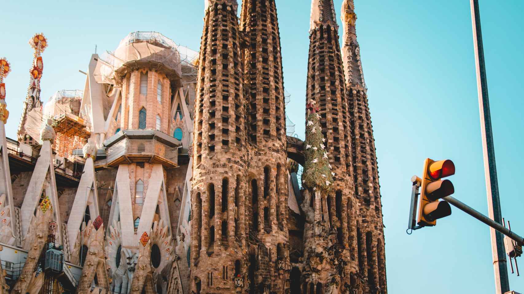 Entrada principal de la Sagrada Familia / UNSPLASH