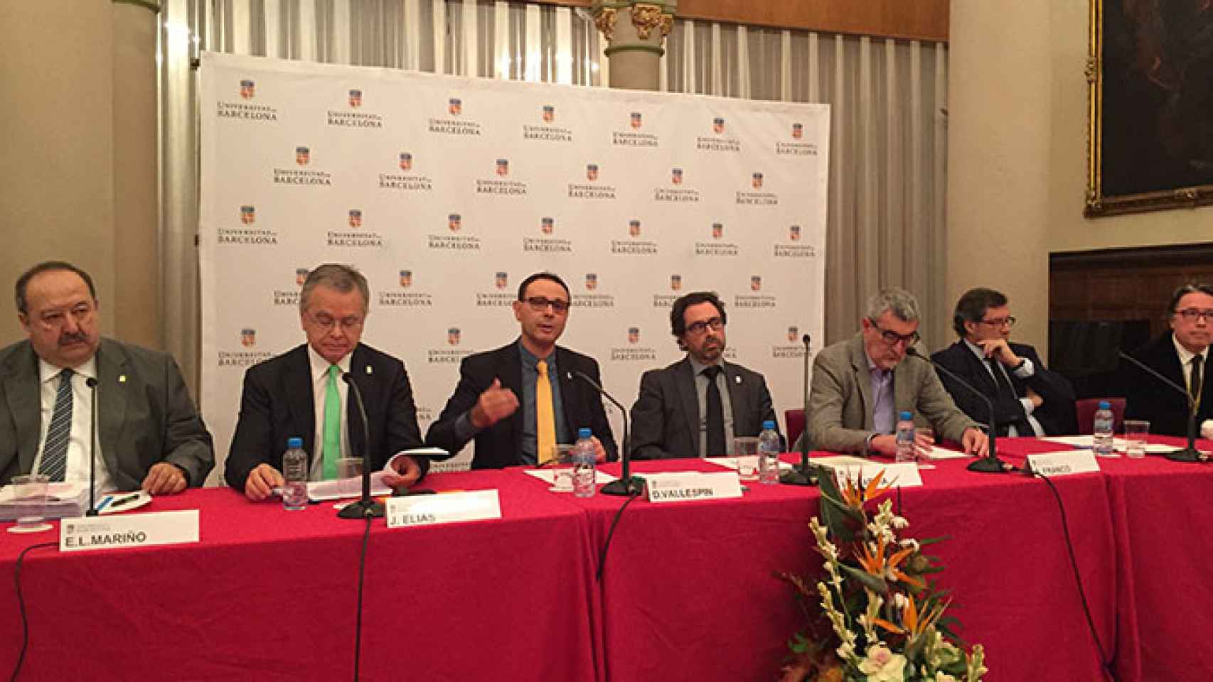 De izquierda a derecha, los candidatos a rector de la UB E. L. Mariño, J. Elias, D. Vallespín, J. Guàrdia, R. Franco, M. Rubiralta y N. Bilbeny / CG