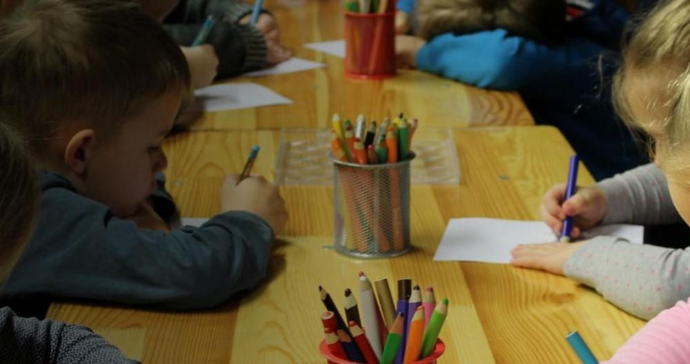 Niños en una escuela / CEDIDA