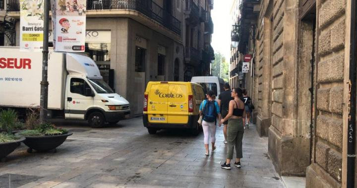 El tráfico se desvía por la plaza Cucurulla tras el incendio en Las Ramblas / CG