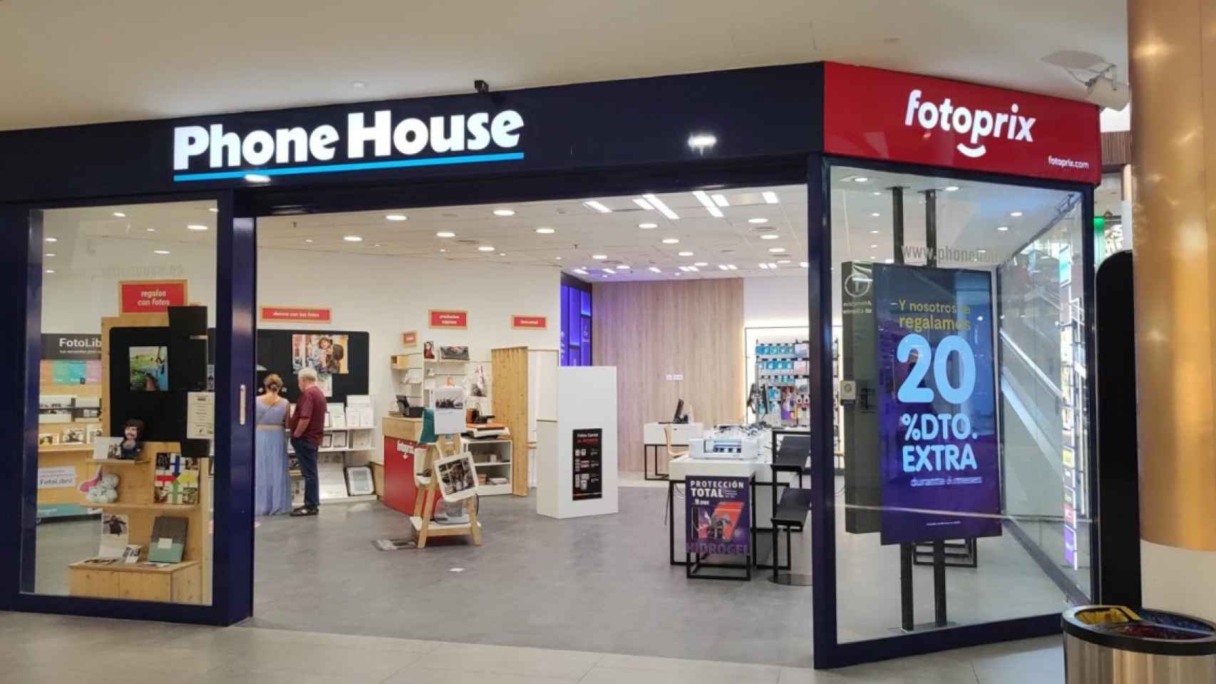 Tienda de Phone House compartida con Fotoprix / CEDIDA