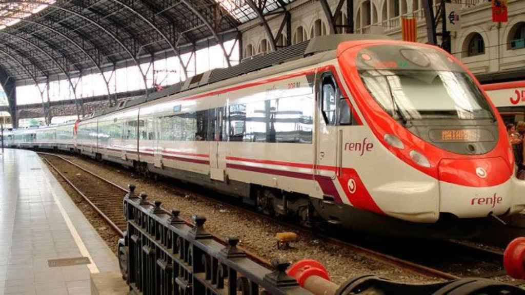 Un tren de Cercanías de Barcelona en la Estación de Francia / EFE