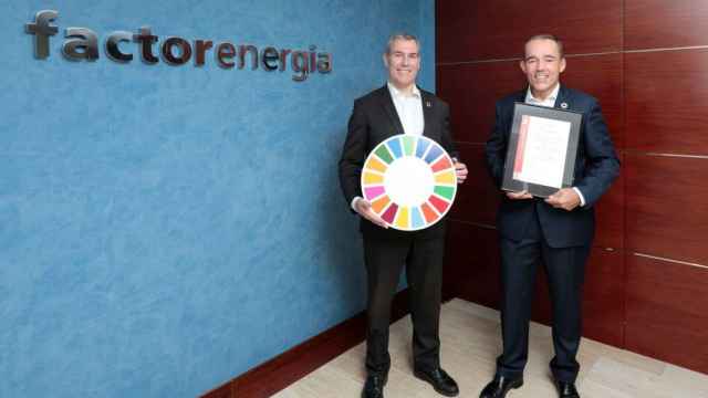 Emilio Rousaud, fundador y CEO de Factor Energía junto a Bertrand Martin, Presidente Ejecutivo de España y Portugal de Bureau Veritas  / FACTOR ENERGIA