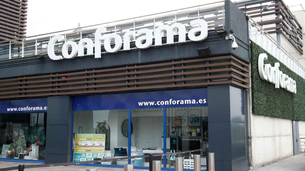 Tienda de Conforama cerrada / EP