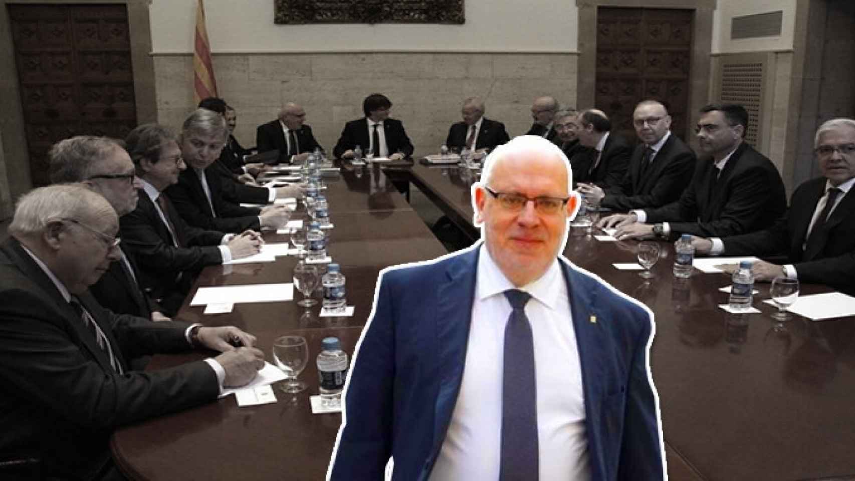 Jordi Baiget (c), 'conseller' de Empresa y Conocimiento catalán, y una reunión del Consejo General de Cámaras de Comrecio de Cataluña con el presidente Carles Puigdemont en Lleida el pasado marzo / FOTOMONTAJE DE CG