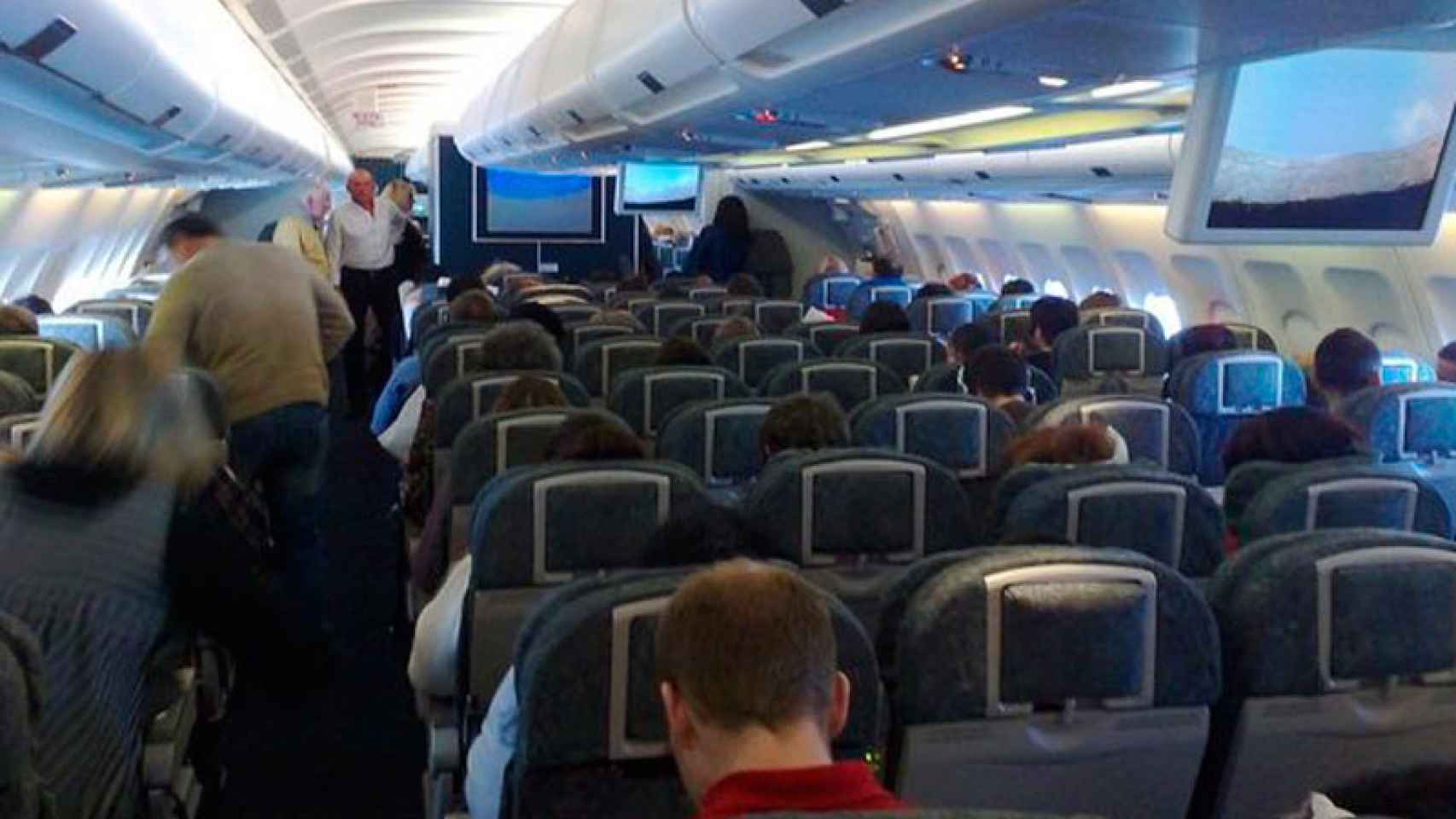 Una foto de archivo de la parte interior de un avión