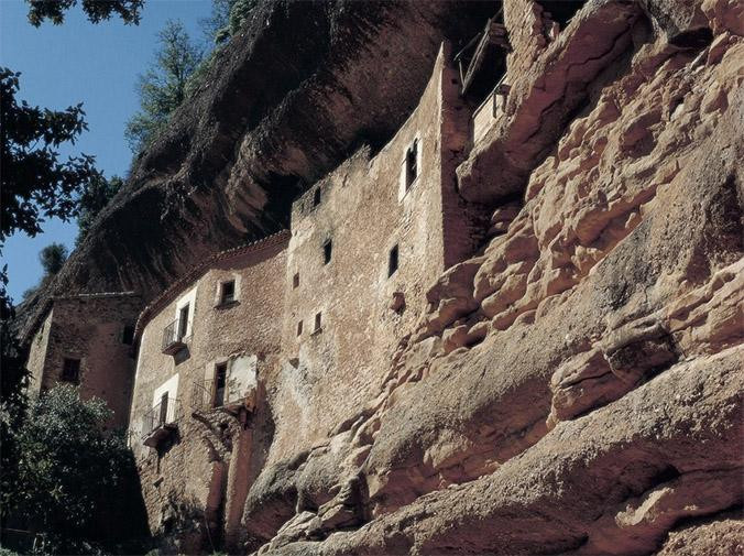 Casas de piedra en Mura / BCN+