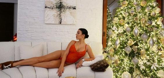 Georgina Rodríguez en el posado navideño con el body de 20 euros /INSTAGRAM