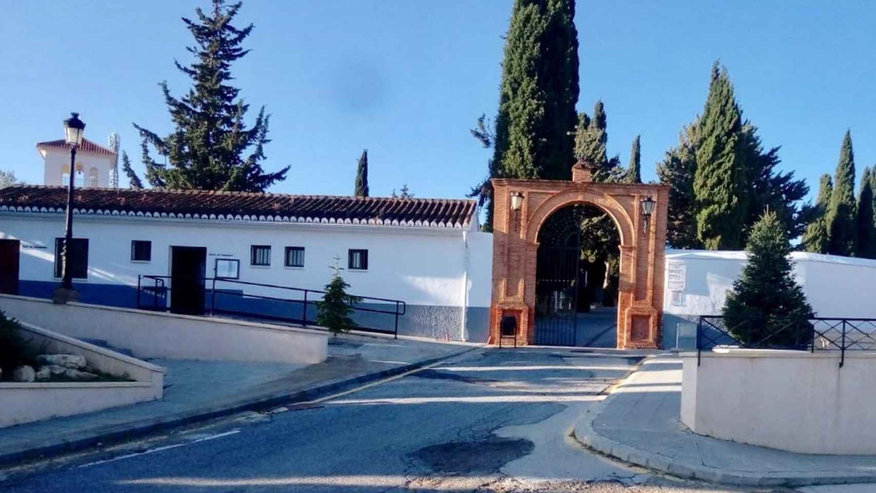 Dan sepultura a los restos de un joven muerto violentamente en Guadix hace 30 años / EP