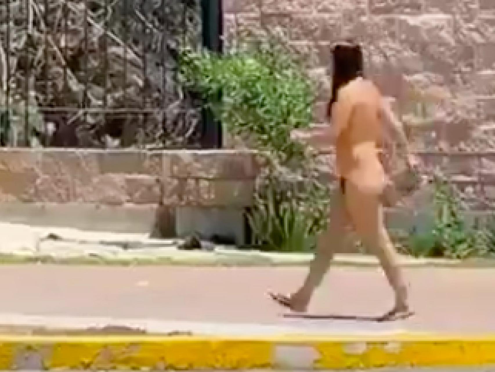 Una mujer sale a correr totalmente desnuda en plena pandemia