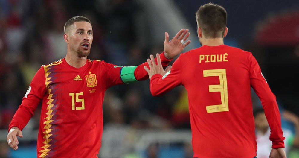 Sergio Ramos y Gerard Piqué, la pareja de grandes centrales que se separa en la Roja | EFE