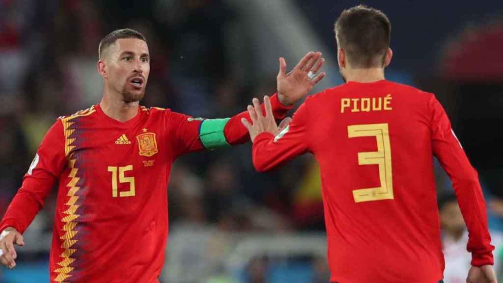 Sergio Ramos y Gerard Piqué, la pareja de grandes centrales que se separa en la Roja | EFE