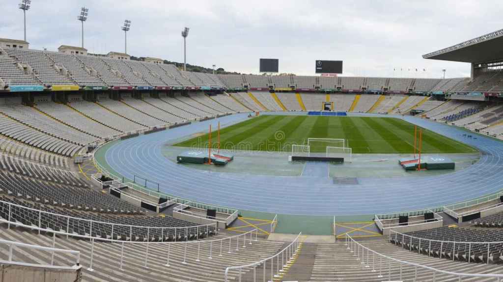 Visión panorámica de las gradas del Estadi Olímpic Lluís Companys, donde el Barça jugará un año y medio