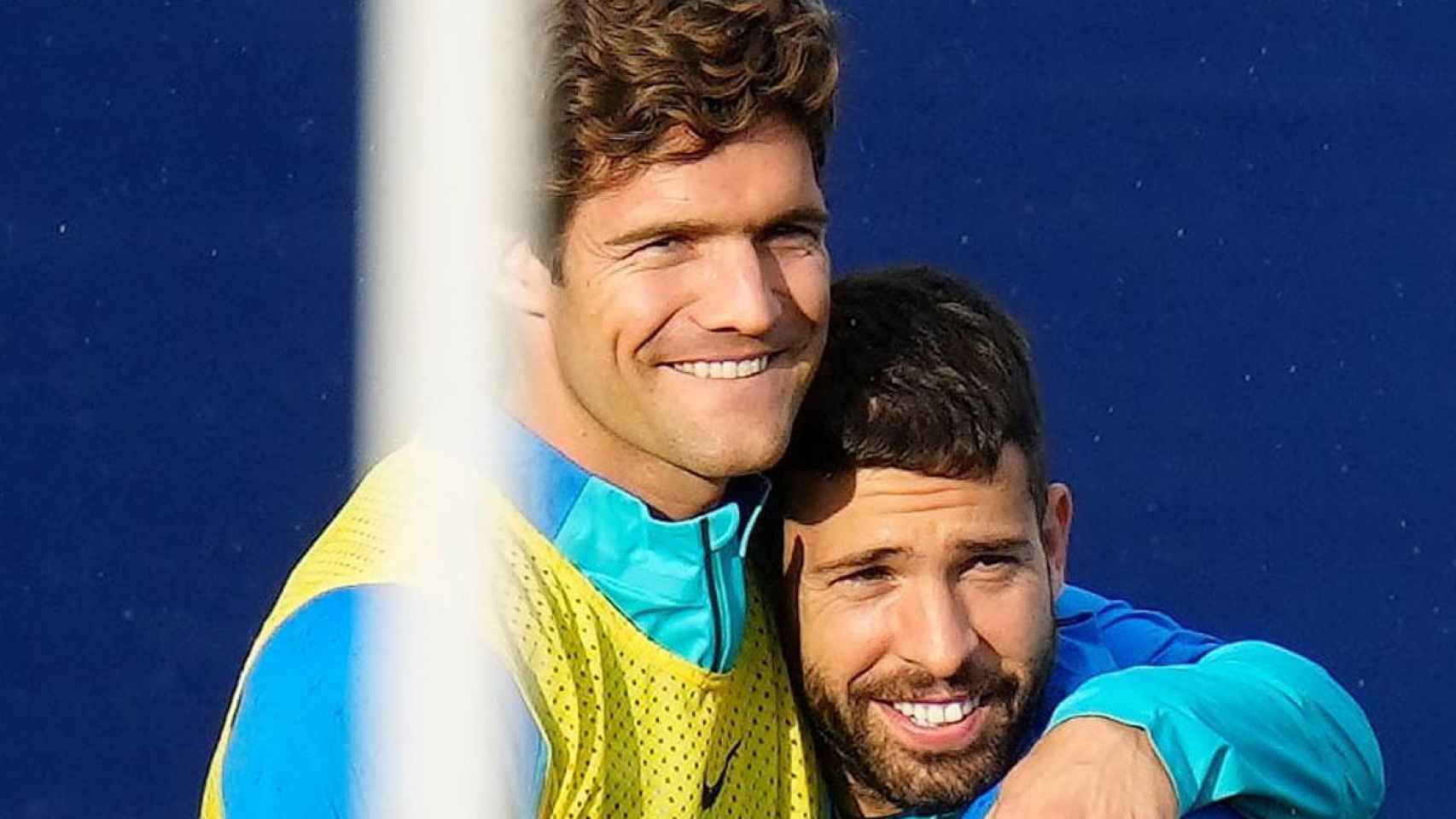 Marcos Alonso y Jordi Alba, en un entrenamiento del Barça / EFE