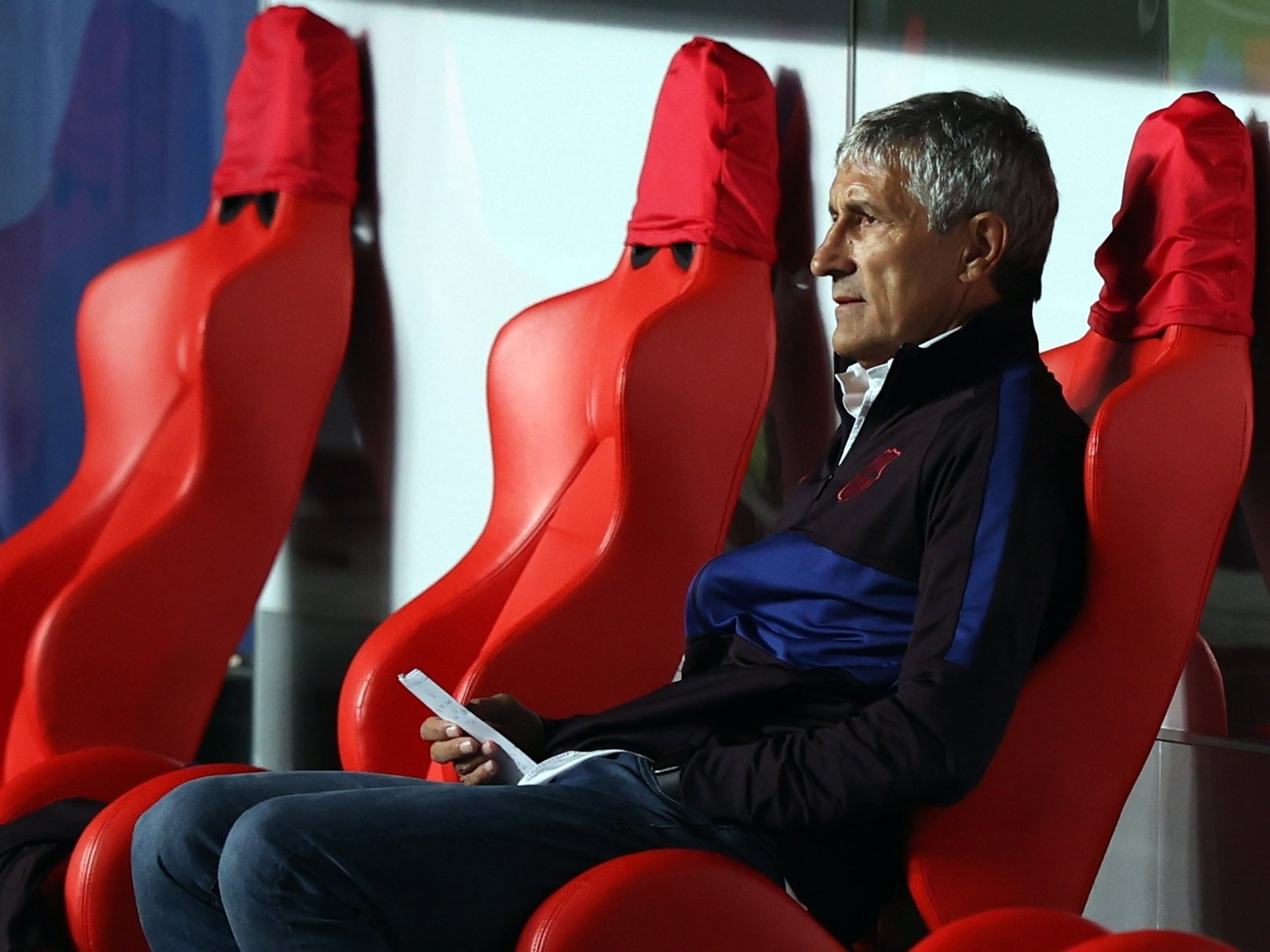 Quique Setién en el banquillo durante el Barça-Bayern / EFE