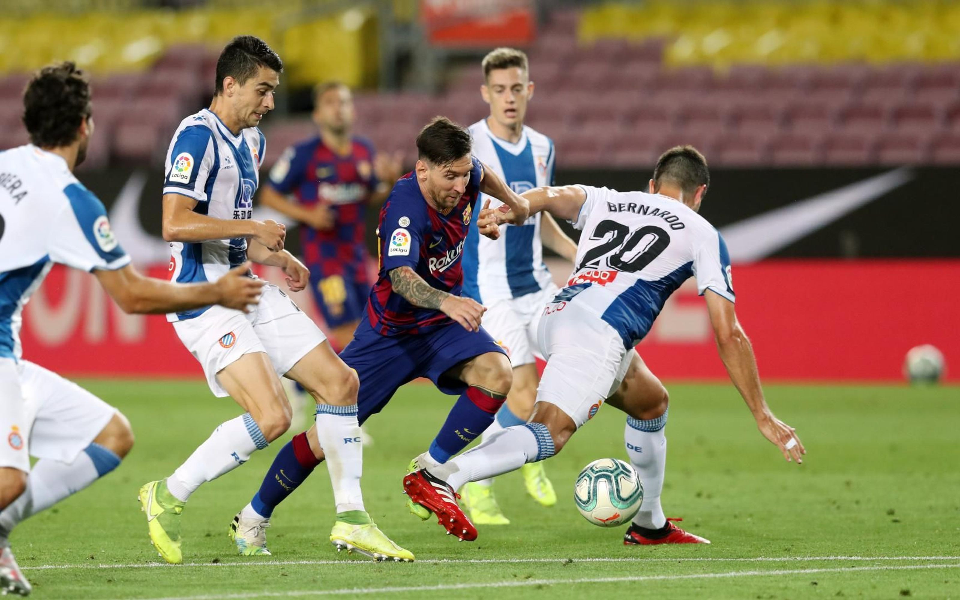 Messi en una acción del Barça - Espanyol / FCB