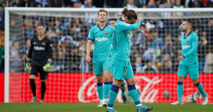 Los jugadores del Barça después del primer gol de la Real Sociedad / EFE