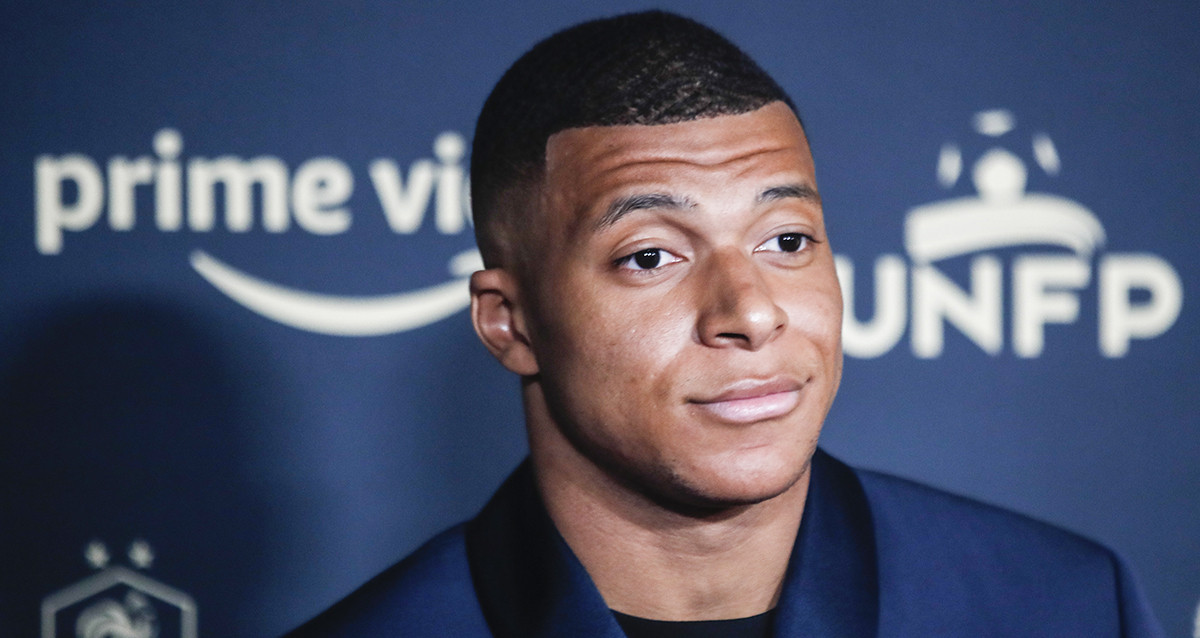 Kylian Mbappé, jugador del PSG, durante unos premios del fútbol francés / EFE