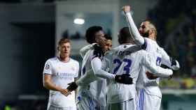 Benzema, con el puño arriba, por su gol en el partido contra el Sheriff / Real Madrid