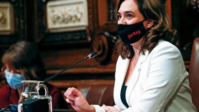 Ada Colau, alcaldesa de Barcelona, durante un pleno municipal / EFE