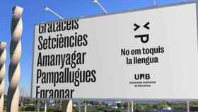 Cartel de la campaña no me toques la lengua en el campus de la UAB