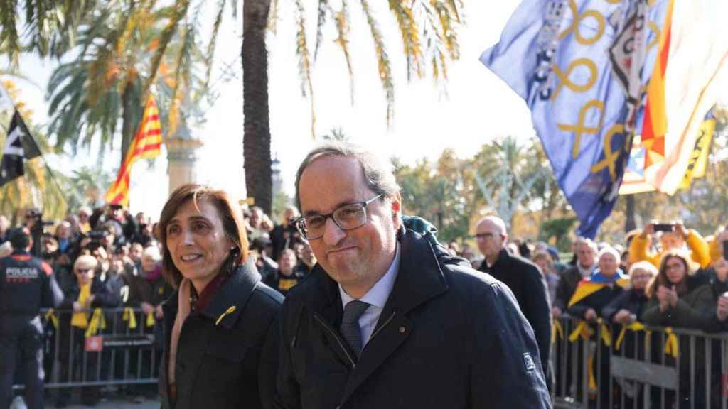 El presidente de la Generalitat, Quim Torra, junto a su mujer tras declarar ante el TSJC por desobediencia / EUROPA PRESS