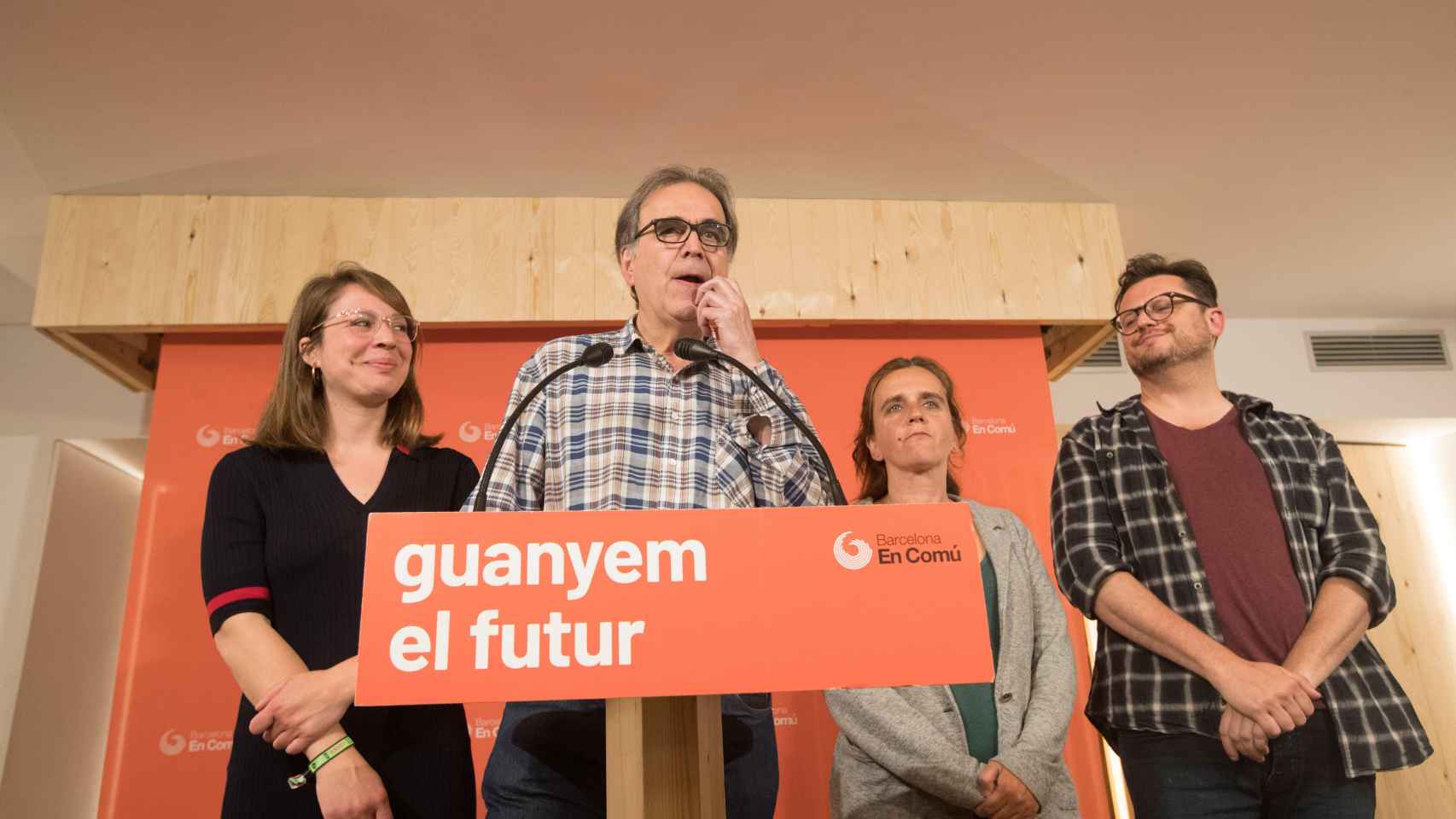 El número dos a la alcaldía de Barcelona por BComú, Joan Subirats, durante la rueda de prensa tras la reunión con el candidato de ERC a la alcaldía de Barcelona, Ernest Maragall / EFE