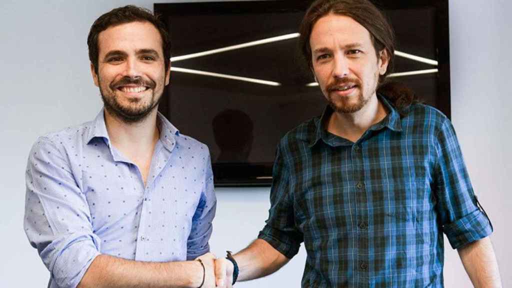 El líder de IU, Alberto Garzón, y el secretario general de Podemos, Pablo Iglesias.