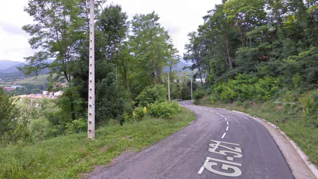 GI-521 a su paso por Sant Joan de les Abadesses, en Girona, donde un motorista ha perdido la vida este jueves en un accidente / GOOGLE STREET VIEW