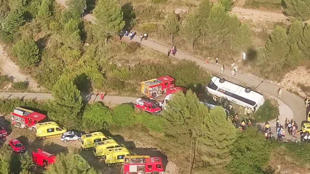 Vista aérea del accidente de autocar en Rubió (Barcelona) / Bombers