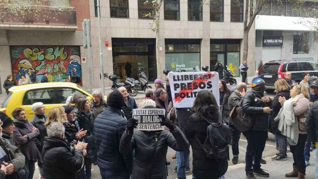 Miembros de los CDR durante una protesta ante la sede de ERC / EUROPA PRESS