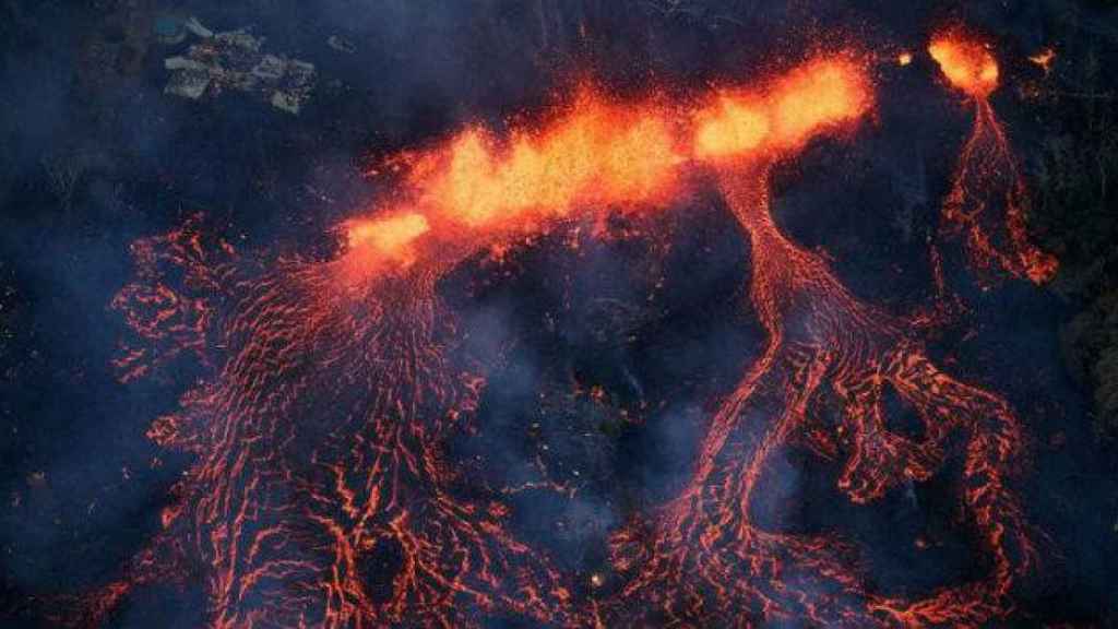 Ríos de lava provocados por el volcán Kilauea en Hawái /EFE