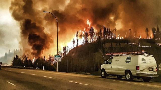 El incendio en Canadá se prolonga por culpa de las condiciones metereológicas.