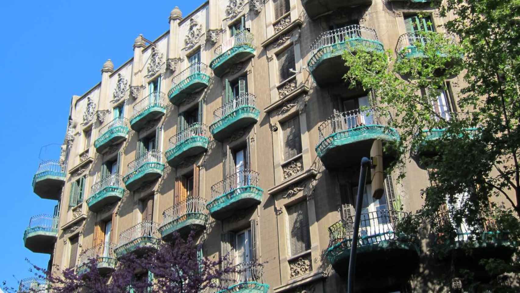 Un edificio del Eixample en una imagen de archivo / EP