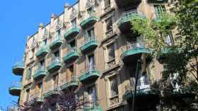 Un edificio del Eixample en una imagen de archivo / EP