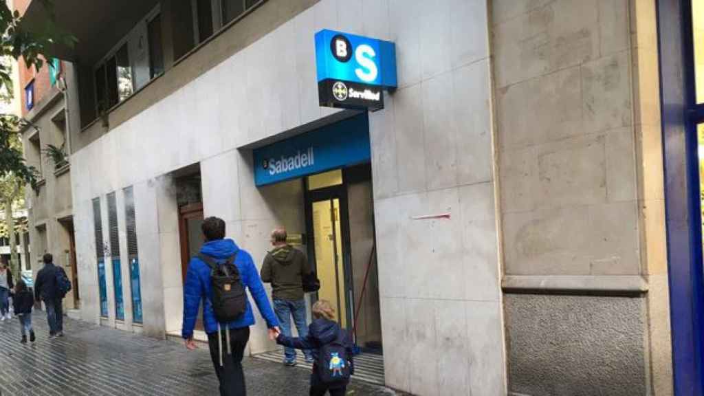 Banco Sabadell afronta la mejora de su red de cajeros automáticos