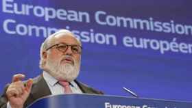 Miguel Arias Cañete, comisario de Acción por el Clima y Energía que ha criticado el 'acelerón' del Parlamento Eurpeo en coches eléctricos / EFE