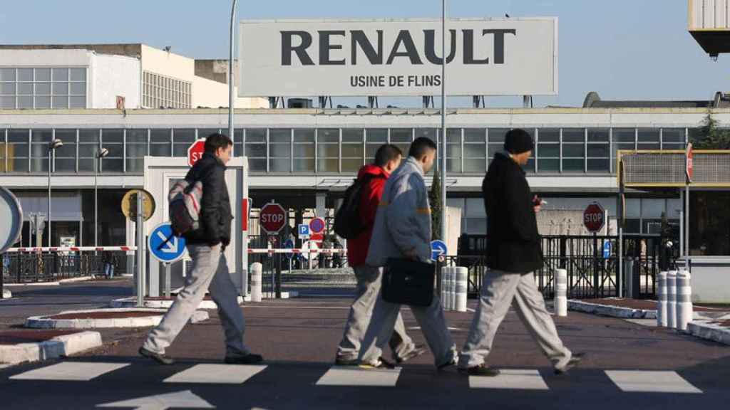 Entrada de la fábrica de Renault en Flins (Francia).