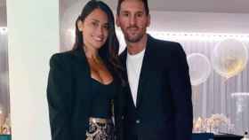 Antonella Roccuzzo y Leo Messi en el bautizo de uno de los hijos de Cesc Fàbregas