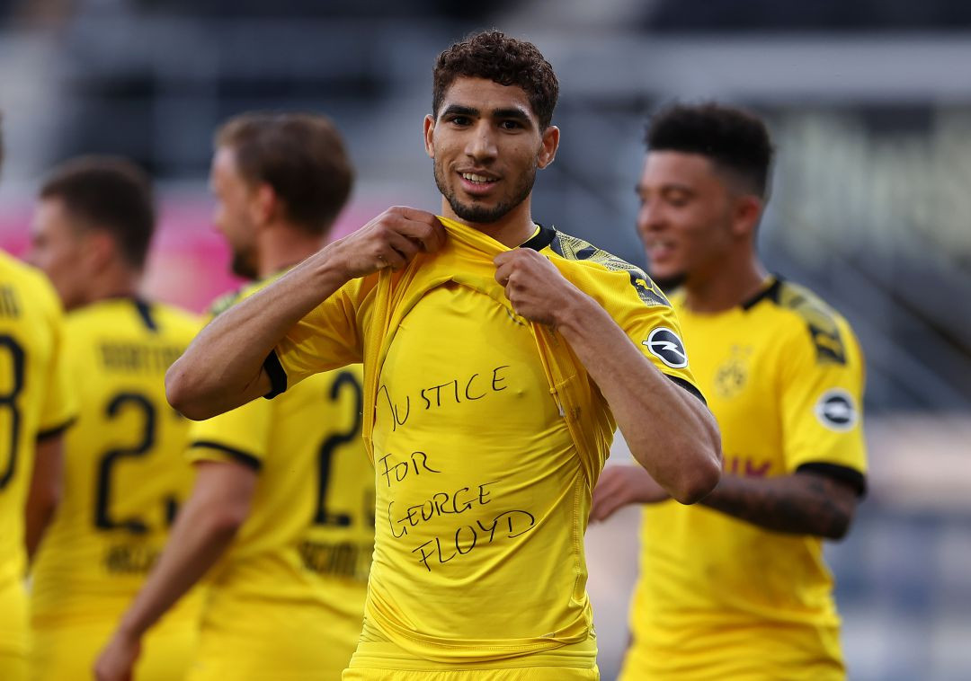 Achraf con el Borussia Dortmund en 2020 / EFE