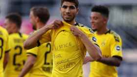 Achraf con el Borussia Dortmund en 2020 / EFE