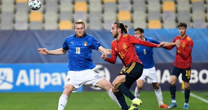 Óscar Mingueza en un partido con la sub-21 / REDES