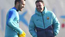 Xavi y Eric García, en el entrenamiento del día antes de jugar contra el Girona / EFE